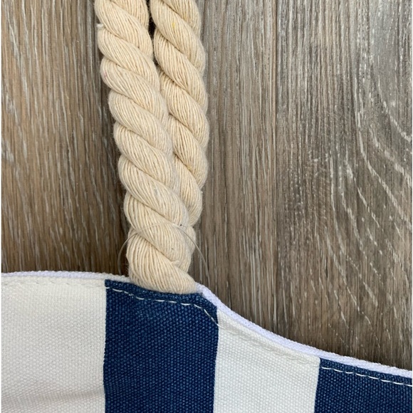 NWT North Carolina Outer Banks Tote with Rope Handles - Picture 3 of 7